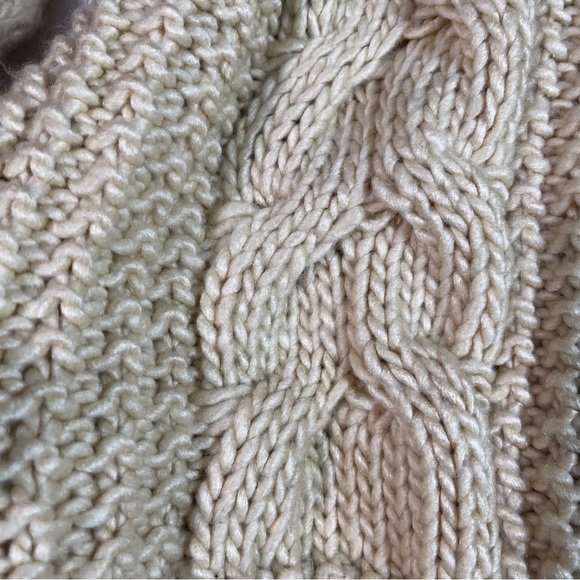 Urban Outfitters Cable ivory Knit Sweater - Picture 3 of 7